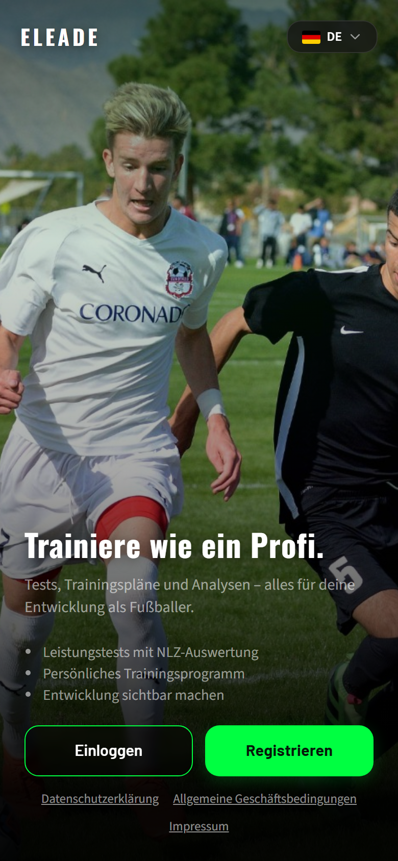 ELEADE-Willkommensbildschirm mit Fußballspielern, Logo, Sprachauswahl und den Schaltflächen Einloggen und Registrieren